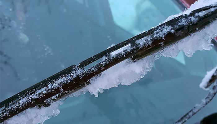 7 причин выхода автомобильных дворников из строя зимой