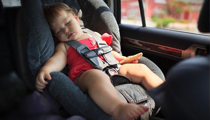 How to teach a child to ride in the car seat?