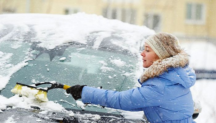 Как выбрать щетку для уборки снега с машины