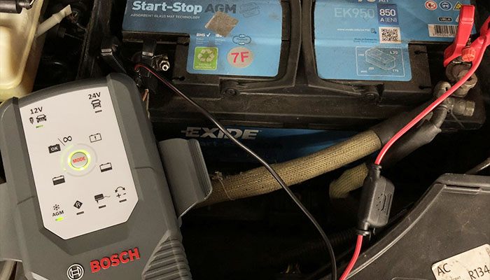 Яким напругою потрібно заряджати акумулятор старт-стоп?