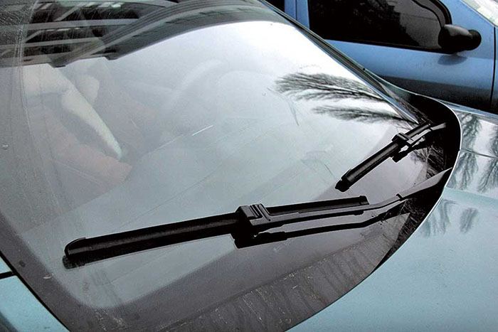 Why do wipers squeak on the glass? How to eliminate the crease of the wipers?