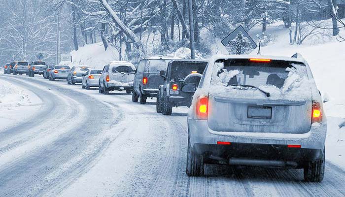 10 приемов: как правильно ездить на автомобиле в снегопад