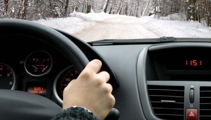 10 приемов: как правильно ездить на автомобиле в снегопад