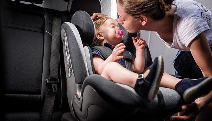  Як знайти найбезпечніше місце в автомобілі для дитини?