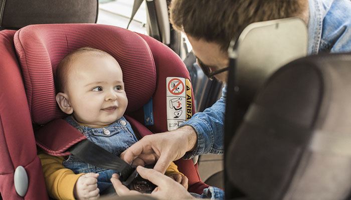 How to teach a child to ride in the car seat?