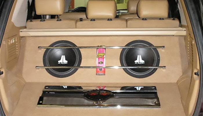 features a subwoofer in the car