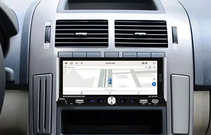 Автомагнітола з GPS: коли вбудована навігація краща за смартфон?