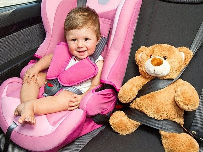 How to transport a child safely and safely in the car