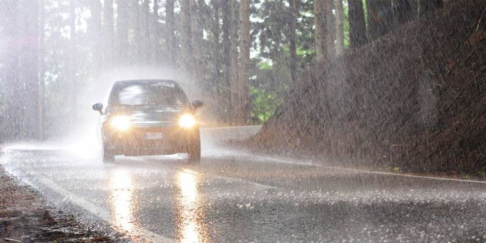 How does fuel consumption increase in rainy weather?