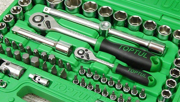 Choose the best tool kit for the car
