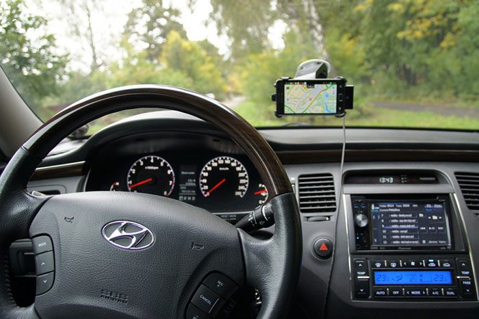 Video surveillance in cars using a smartphone-the pros and cons