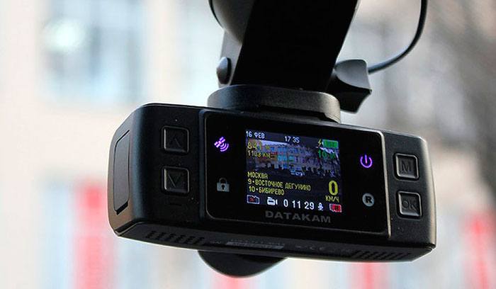 Video surveillance in cars using a smartphone-the pros and cons