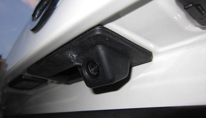 Select the type and location of the rear view camera