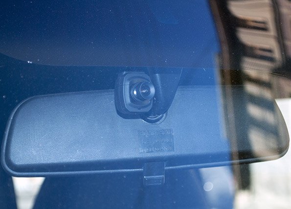 Axiom Car Vision 1000 — видеорегистратор с выносной камерой Axiom Car Vision 1000 — видеорегистратор с выносной камерой